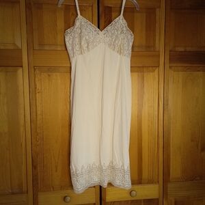 Van Raalte Suavette 1950s Vintage Full Slip Antique Cream Nylon Lace Cups Hem 36